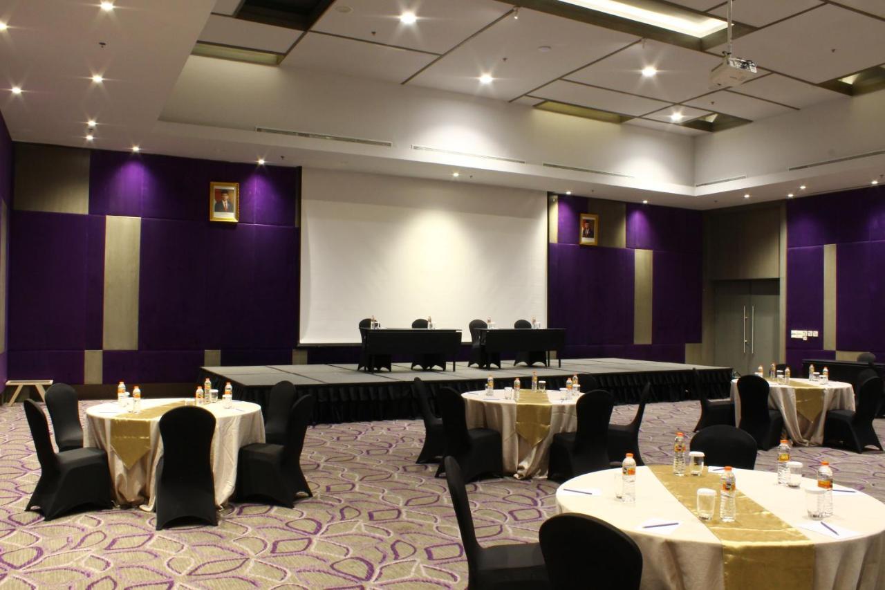 Swiss-Belinn Cikarang Kültér fotó