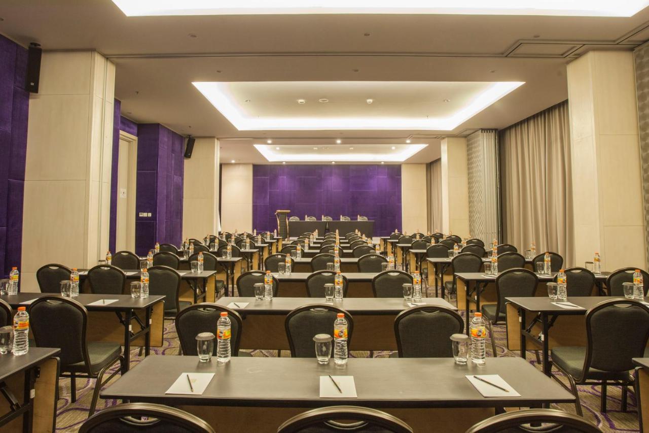 Swiss-Belinn Cikarang Kültér fotó