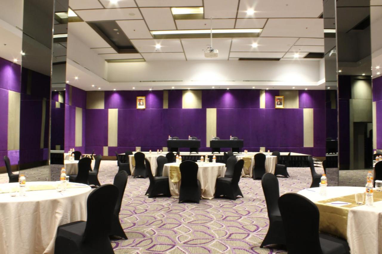 Swiss-Belinn Cikarang Kültér fotó